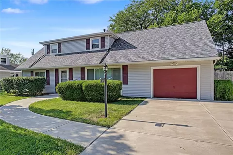 Exterior - 812 Kenosha Rd, Kettering, OH 45429 photo 5 of 14