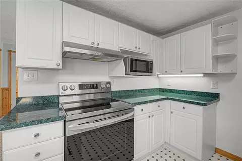 Kitchen - 812 Kenosha Rd, Kettering, OH 45429 photo 1 of 6