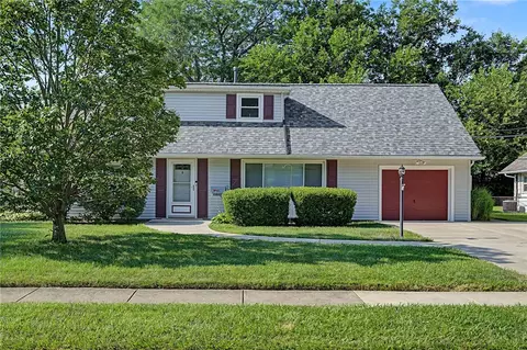 Exterior - 812 Kenosha Rd, Kettering, OH 45429 photo 2 of 14