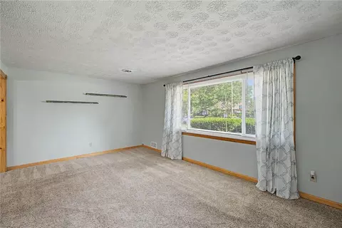 Living - 812 Kenosha Rd, Kettering, OH 45429 photo 3 of 7