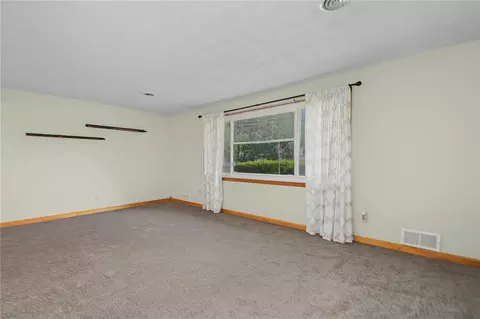 Living - 812 Kenosha Rd, Kettering, OH 45429 photo 3 of 10