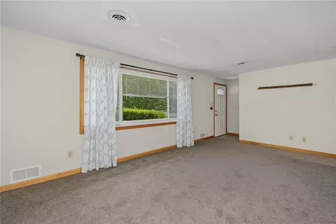 Living - 812 Kenosha Rd, Kettering, OH 45429 photo 6 of 10