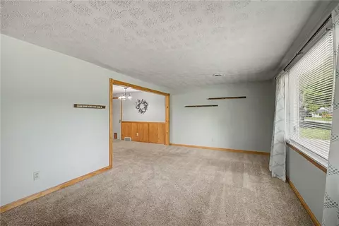 Living - 812 Kenosha Rd, Kettering, OH 45429 photo 1 of 7
