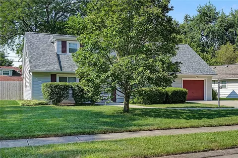 Exterior - 812 Kenosha Rd, Kettering, OH 45429 photo 3 of 14