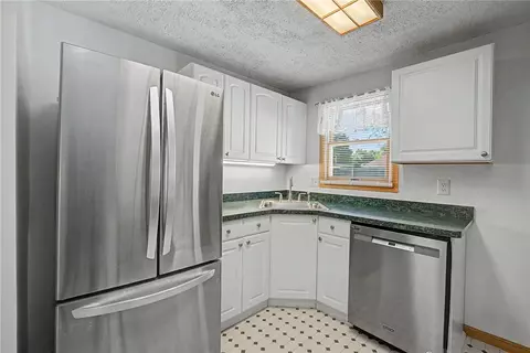 Kitchen - 812 Kenosha Rd, Kettering, OH 45429 photo 2 of 6