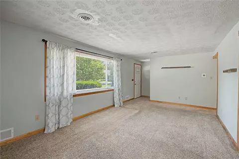 Living - 812 Kenosha Rd, Kettering, OH 45429 photo 4 of 7