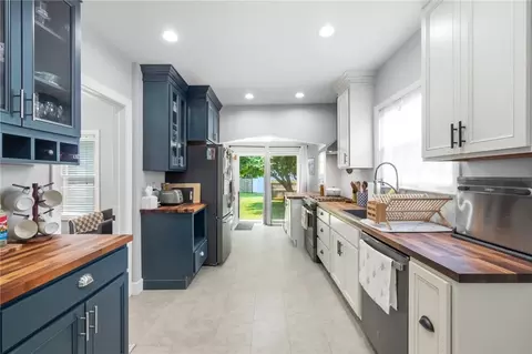 Kitchen - 1580 Springhill Ave, Kettering, OH 45409 photo 1 of 3