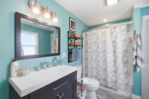 Bath - 1580 Springhill Ave, Kettering, OH 45409 photo 3 of 4