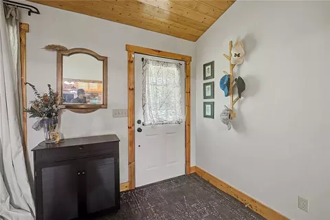 Entry Way - 2373 Shrine Rd, Springfield, OH 45502 photo 1 of 3
