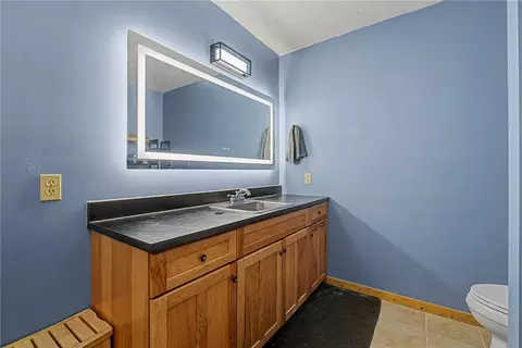 Bath - 2373 Shrine Rd, Springfield, OH 45502 photo 2 of 4