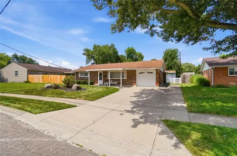 203 Brookside Dr, Brookville, OH 45309
