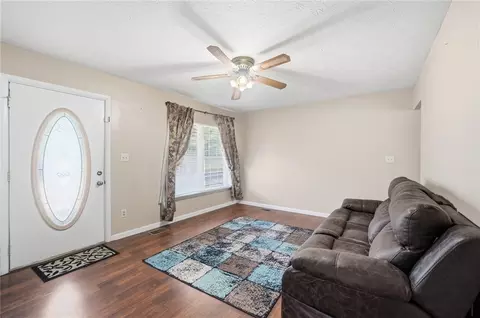 Living - 98 Millard Dr, Franklin, OH 45005 photo 2 of 11