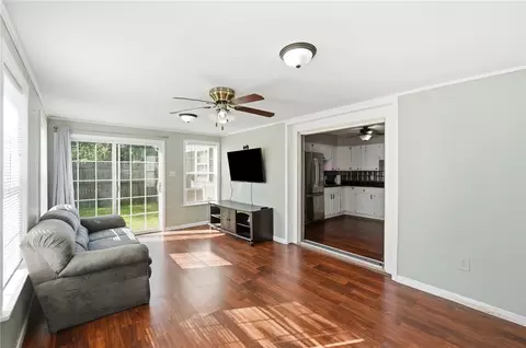 Living - 98 Millard Dr, Franklin, OH 45005 photo 9 of 11