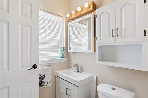 Bath - 98 Millard Dr, Franklin, OH 45005 photo 2 of 4