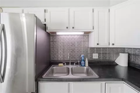 Kitchen - 98 Millard Dr, Franklin, OH 45005 photo 6 of 6