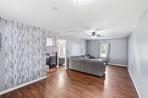 Living - 98 Millard Dr, Franklin, OH 45005 photo 7 of 11