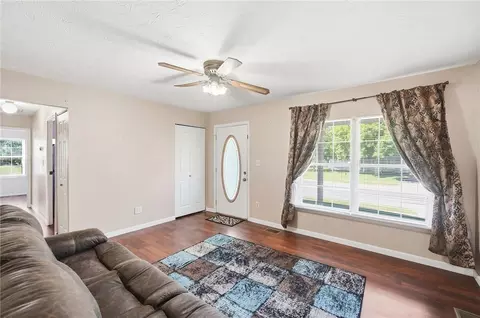 Living - 98 Millard Dr, Franklin, OH 45005 photo 3 of 11