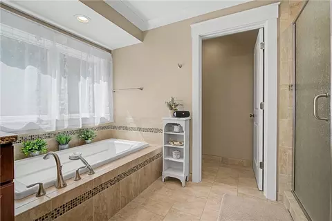 Bath - 439 E Route 73 Dr, Springboro, OH 45066 photo 3 of 6