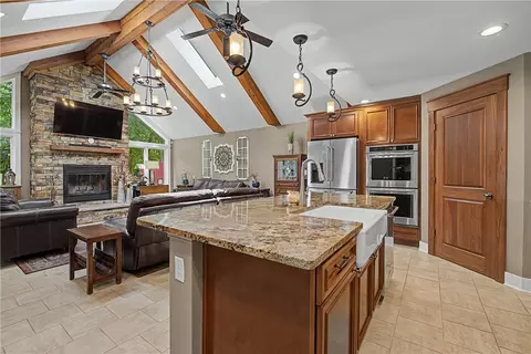 Kitchen - 439 E Route 73 Dr, Springboro, OH 45066 photo 3 of 6