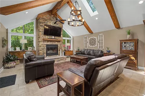 Living - 439 E Route 73 Dr, Springboro, OH 45066 photo 2 of 4