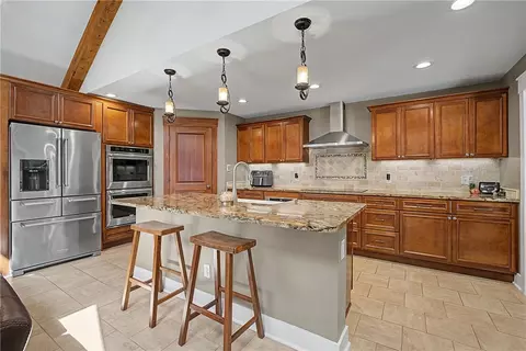 Kitchen - 439 E Route 73 Dr, Springboro, OH 45066 photo 2 of 6