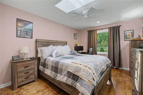 Bedroom - 439 E Route 73 Dr, Springboro, OH 45066 photo 4 of 5