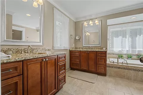 Bath - 439 E Route 73 Dr, Springboro, OH 45066 photo 2 of 6