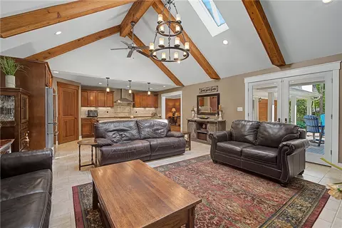 Living - 439 E Route 73 Dr, Springboro, OH 45066 photo 3 of 4