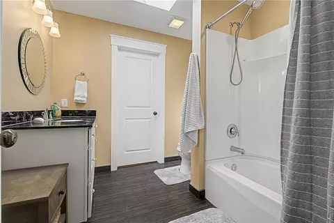 Bath - 439 E Route 73 Dr, Springboro, OH 45066 photo 5 of 6