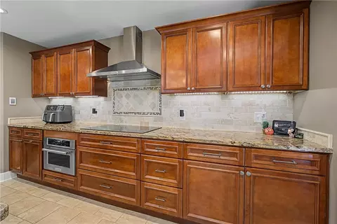 Kitchen - 439 E Route 73 Dr, Springboro, OH 45066 photo 4 of 6