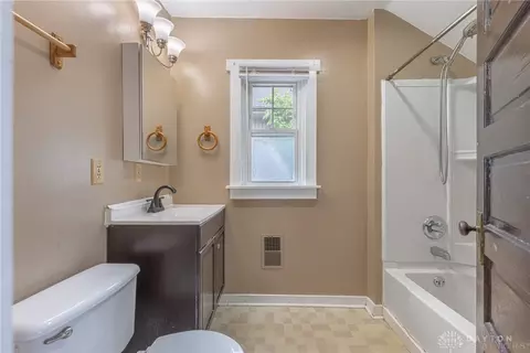 Bath - 555 E Madison Ave, Springfield, OH 45503 photo 1 of 1