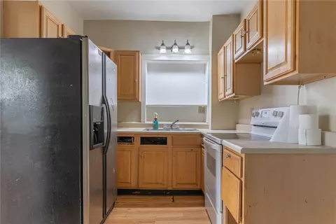 Kitchen - 555 E Madison Ave, Springfield, OH 45503 photo 1 of 1