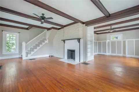 Living - 555 E Madison Ave, Springfield, OH 45503 photo 1 of 6
