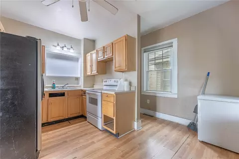 Entry Way - 555 E Madison Ave, Springfield, OH 45503 photo 1 of 1