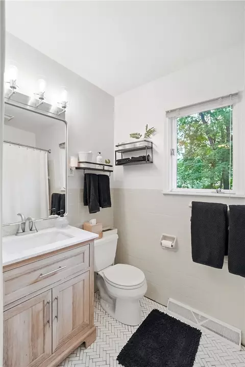 Bath - 3401 Lenox Dr, Kettering, OH 45429 photo 2 of 6