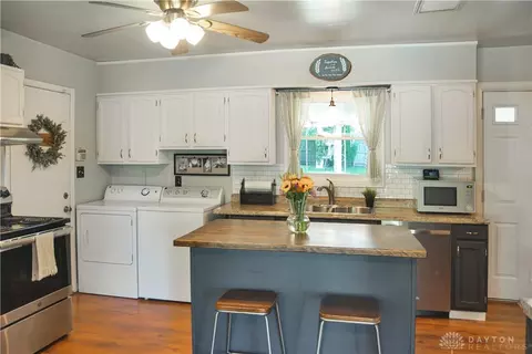 Kitchen - 3004 Blackhawk Rd, Kettering, OH 45420 photo 2 of 4