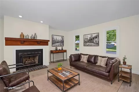 Living - 3139 Gracemore Ave, Kettering, OH 45420 photo 4 of 7