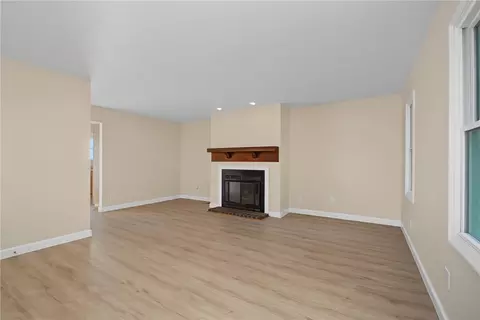 Living - 3139 Gracemore Ave, Kettering, OH 45420 photo 2 of 7