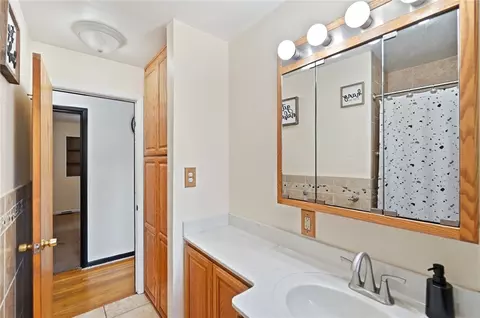 Bath - 2413 Olson Dr, Kettering, OH 45420 photo 4 of 5