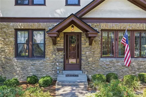 Exterior - 3841 Hyde Park Ave, Cincinnati, OH 45209 photo 4 of 10