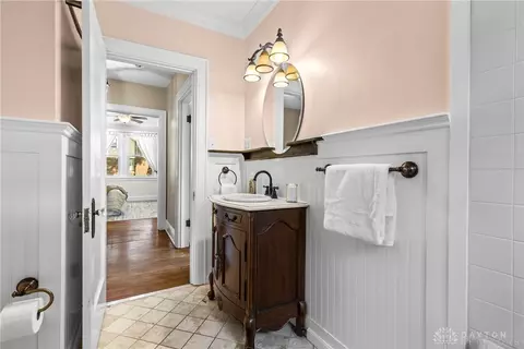 Bath - 3841 Hyde Park Ave, Cincinnati, OH 45209 photo 2 of 2