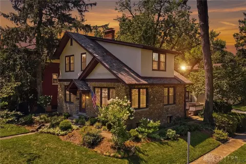 Exterior - 3841 Hyde Park Ave, Cincinnati, OH 45209 photo 2 of 10