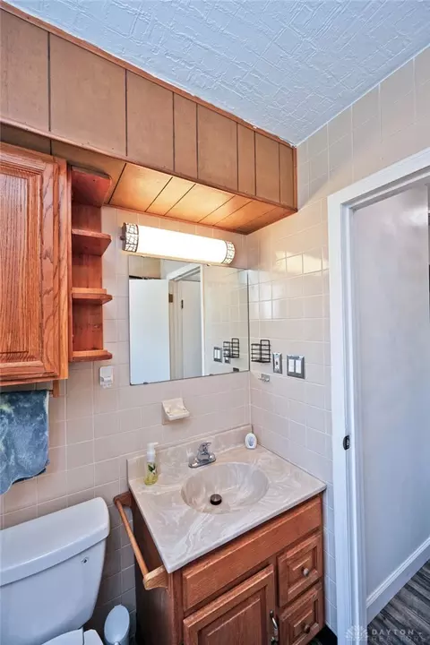 Bath - 2908 Blackhawk Rd, Kettering, OH 45420 photo 3 of 3