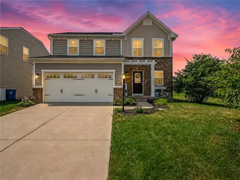 2212 Blazing Star Dr, Tipp City, OH 45371