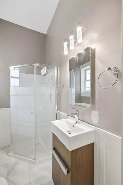 Bath - 649 E High St, Springfield, OH 45505 photo 6 of 9