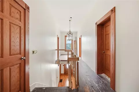 Entry Way - 649 E High St, Springfield, OH 45505 photo 3 of 6