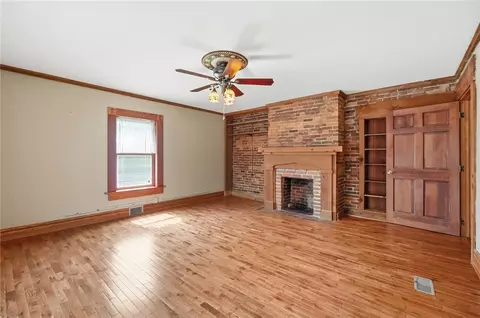 Living - 649 E High St, Springfield, OH 45505 photo 5 of 14