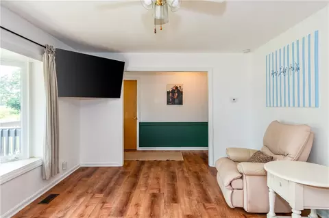 Living - 2341 Shrine Rd, Springfield, OH 45502 photo 2 of 5