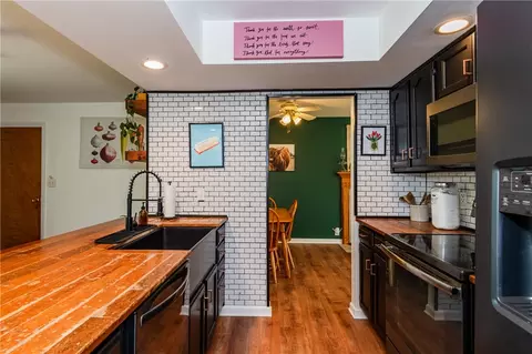Kitchen - 2341 Shrine Rd, Springfield, OH 45502 photo 5 of 8