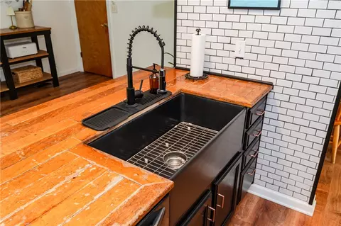 Kitchen - 2341 Shrine Rd, Springfield, OH 45502 photo 7 of 8